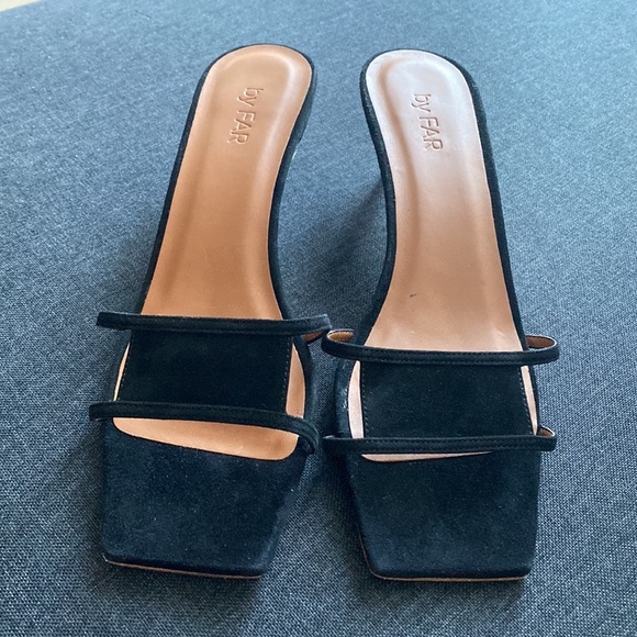 ‘By Far’ timeless suede kitten heels! Sample shoe but new! - Picture 1 of 7